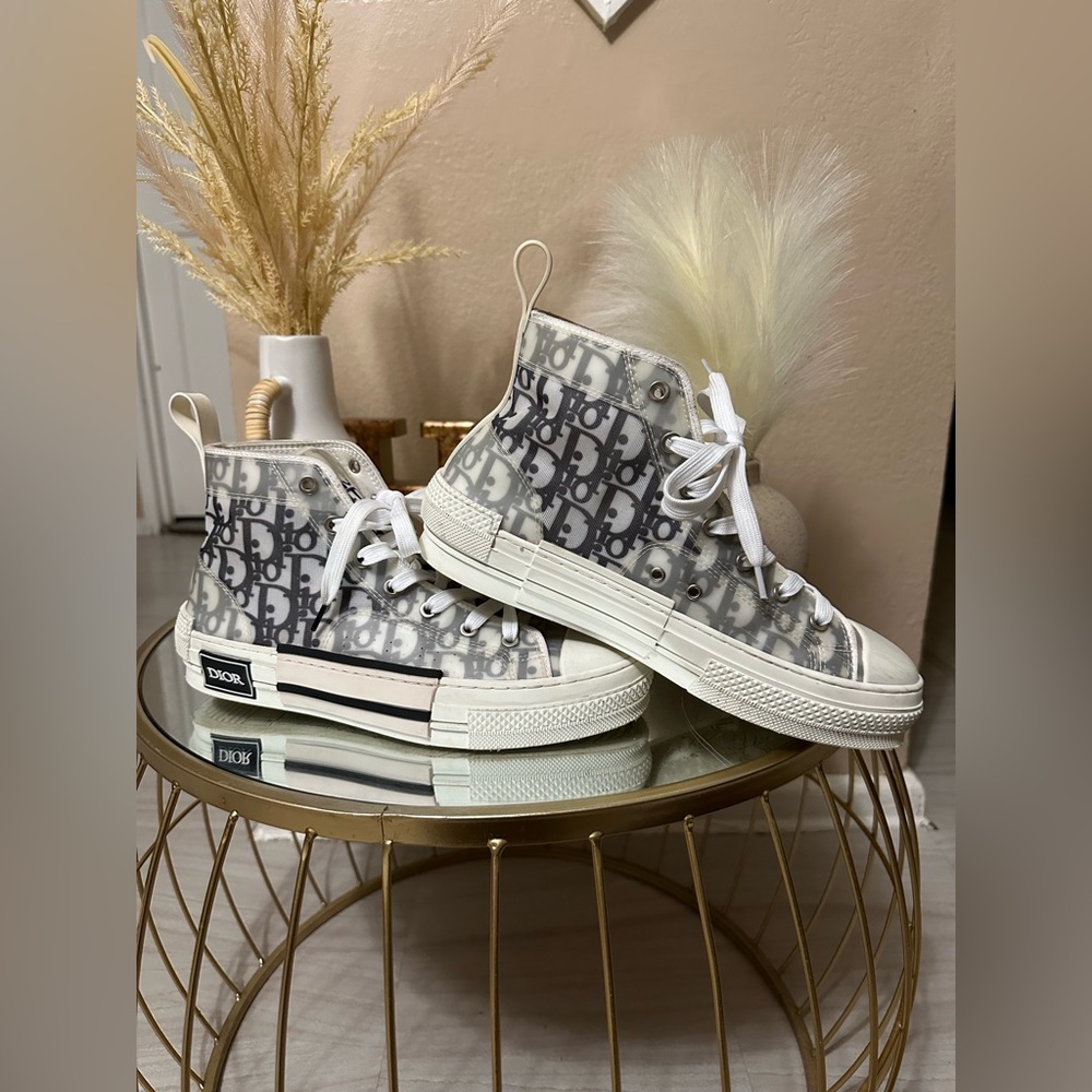 Dior White and Gray High-Top Sneakers with Logo Pattern - Picture 9 of 15